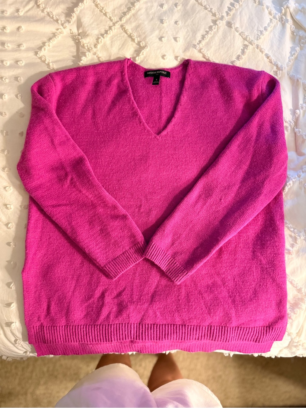 Banana Republic Women's V-Neck Sweater in Vibrant Pink
